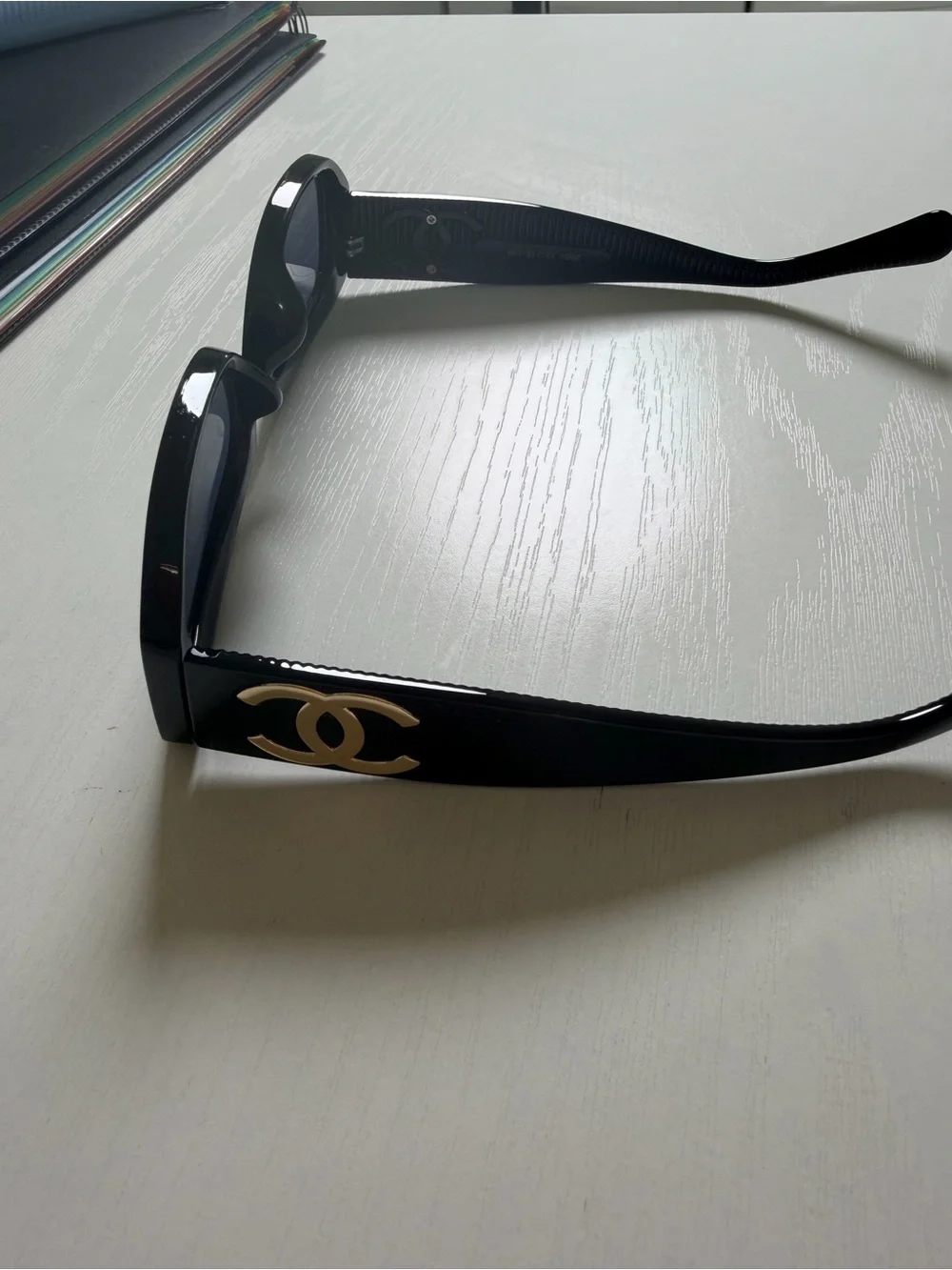 Inspired Cat-Eye Sunglasses with CC Style Logo – Glossy Black Frame - Picture 3 of 3